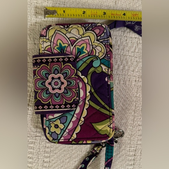 Excellent used condition, Vera Bradley wristlet in a paisley/floral print - Picture 2 of 11
